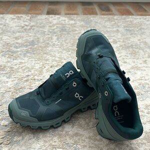 Brand new never worn on cloud  cloudventure shoes.